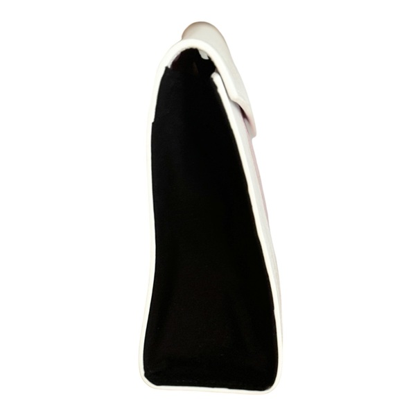 NEW!  Cindy-Kay Sacchetto Clutch